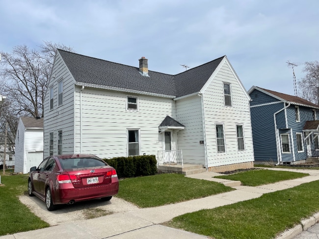 Building Photo - 710 Detroit St