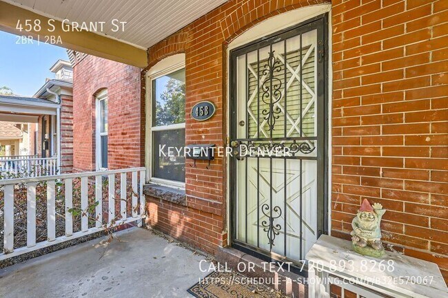 Building Photo - Charming 2-Bedroom Duplex Near Light Rail ...