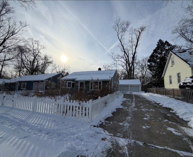 Foto del edificio - 1101 S Cottage Grove Ave