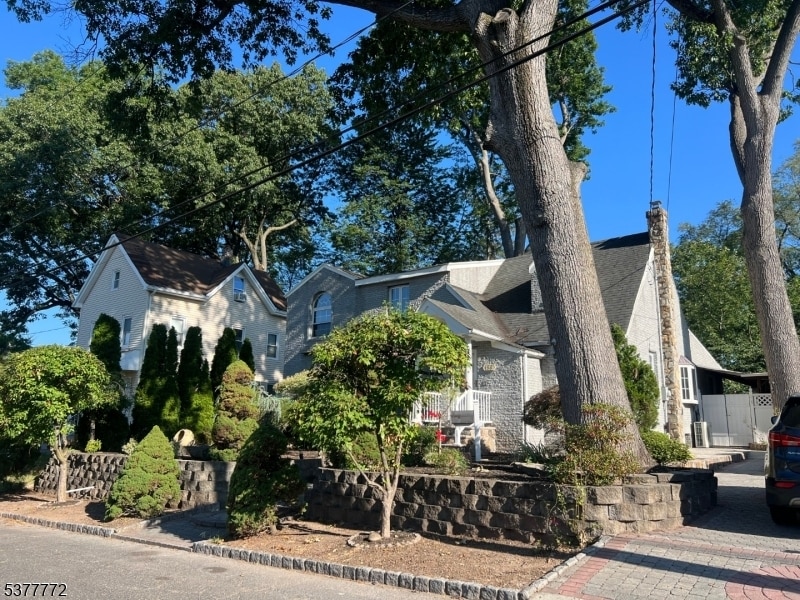 Primary Photo - 156 E Linden Ave