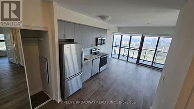 Building Photo - 325 Yorkland Blvd