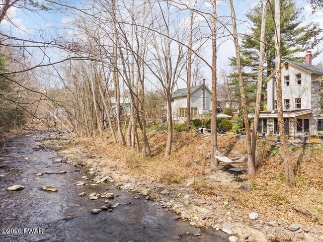 Foto del edificio - 144 Sawkill Ave
