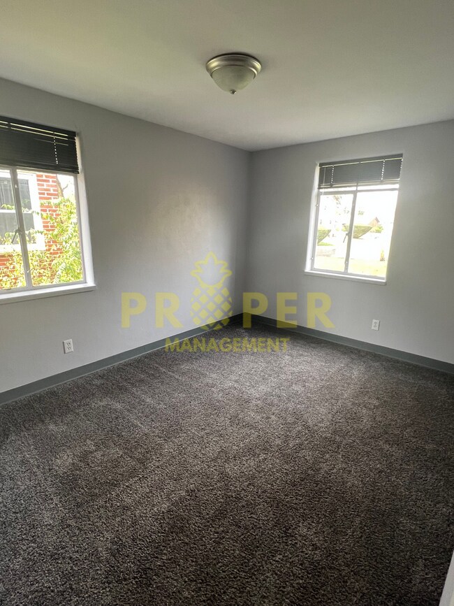 Foto del edificio - 2 bedrooms 1 bathroom house