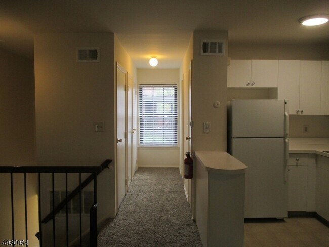 Foto del edificio - 181 Long Hill Rd