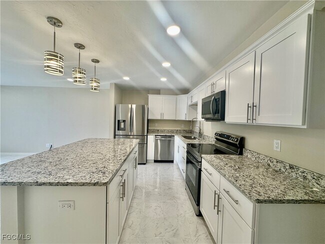 Foto del edificio - 4802 Tudor Dr