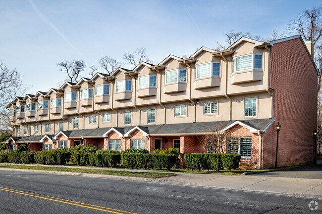 Building Photo - 391 Great Neck Rd