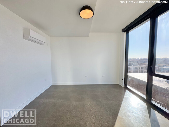 Foto del edificio - 1270 S Blue Island Ave