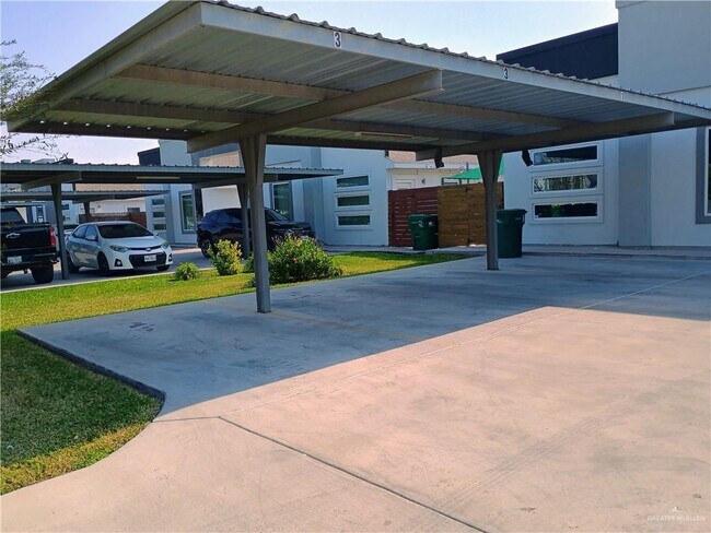 Building Photo - 5 West Dr