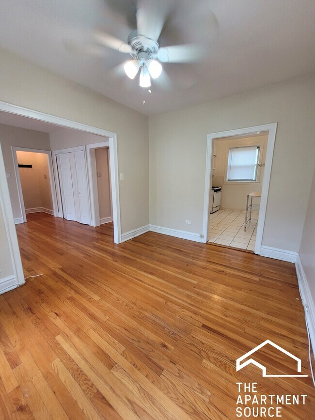 Building Photo - 916 Reba Pl