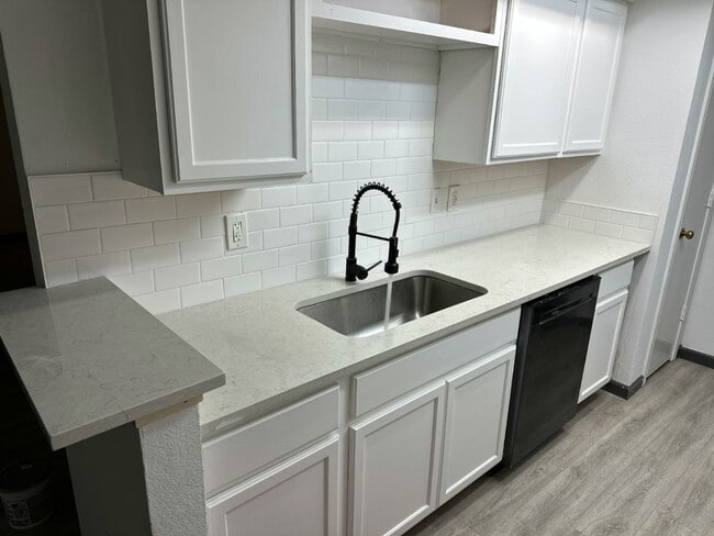 Kitchen Appliances - 8426 Towneship Ln