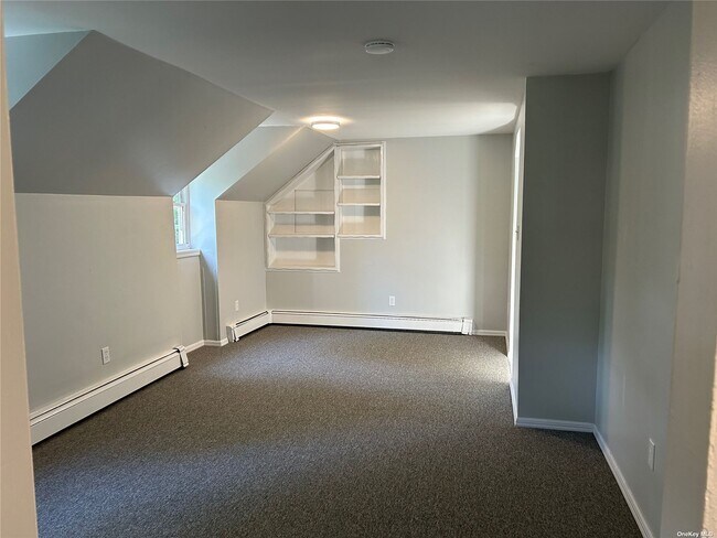 Foto del edificio - 174 Mills Pond Rd