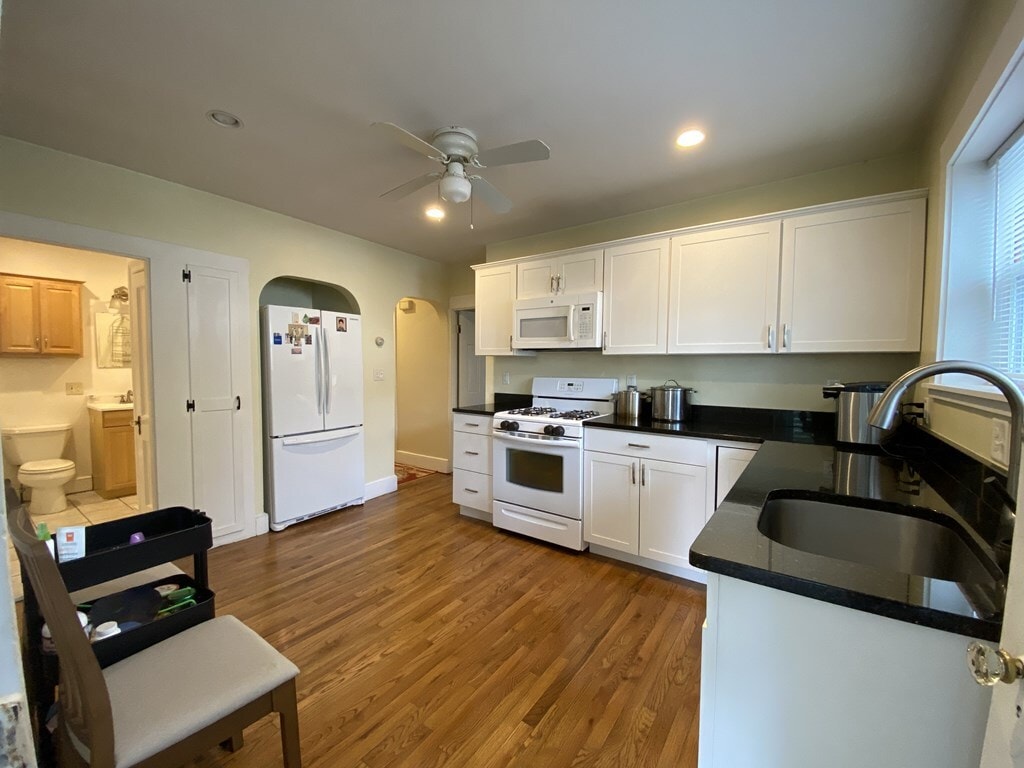 42 Taylor St Unit 1, Braintree, MA 02184 Room for Rent in Braintree