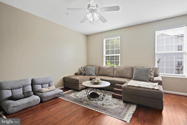 Building Photo - 7425 Willow View Ln