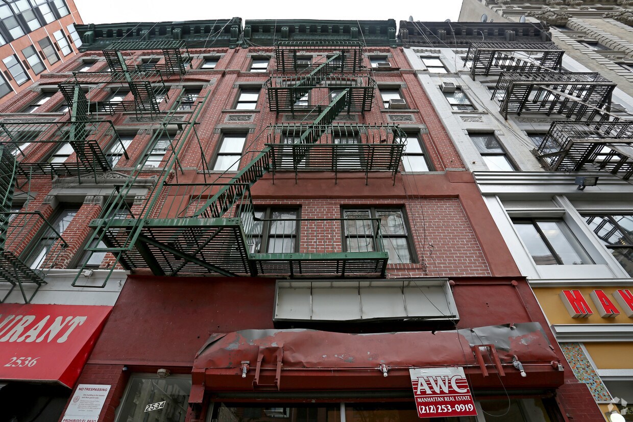 Building Photo - 2534 Broadway