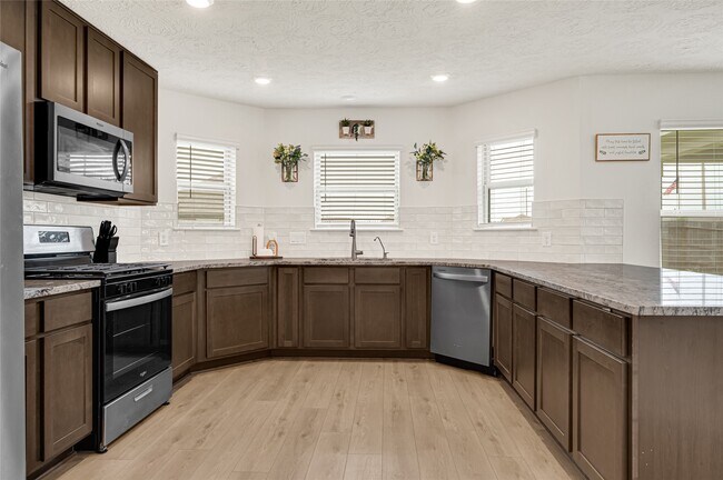Building Photo - 5510 Blackbird Ln