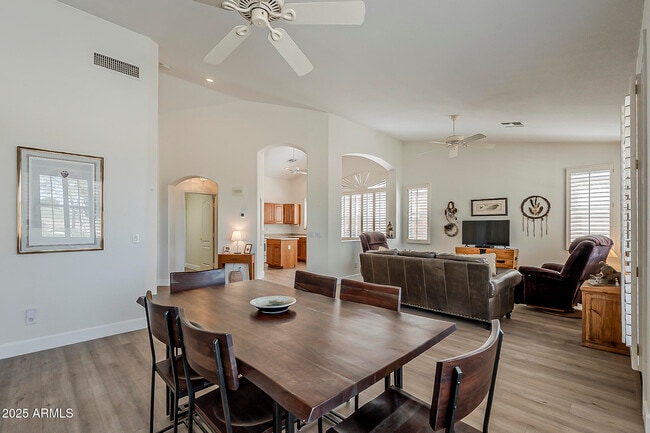 Building Photo - 18048 W Fairway Dr