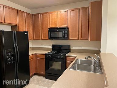 Building Photo - 1 br, 1 bath House - 2225 Aurora Dr Unit 4