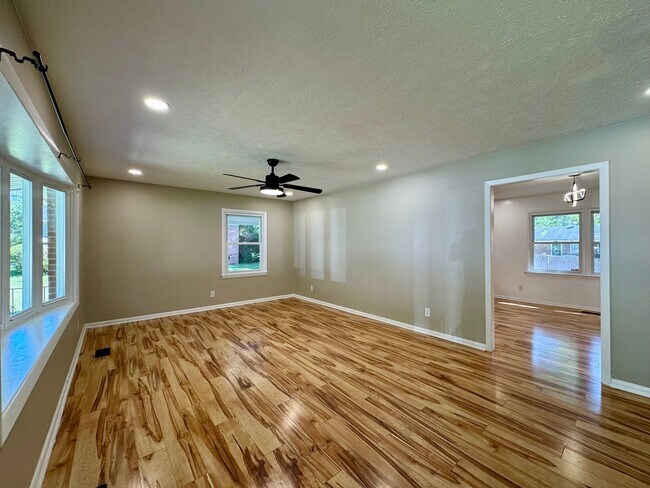 Foto del edificio - 1089 Torrey Dr