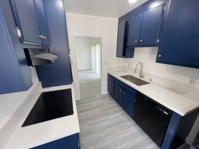 Building Photo - 1bd/1ba, Gorgeous, private unit with balcony, with parking in Sherman Oaks!