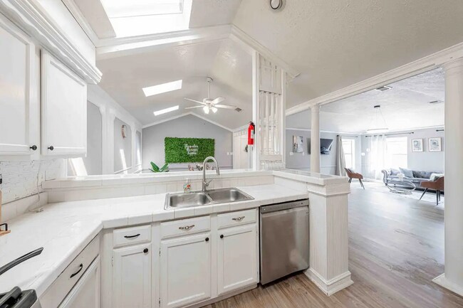 Foto del edificio - 2431 Blackridge Rd