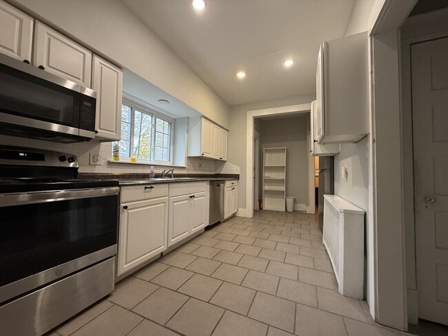 Building Photo - 49 S Allen St