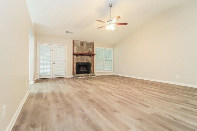 Foto del edificio - 3510 Shelly Dr NW