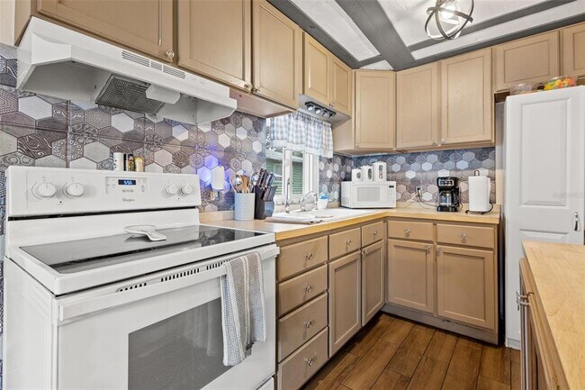 Building Photo - 2526 26th St S