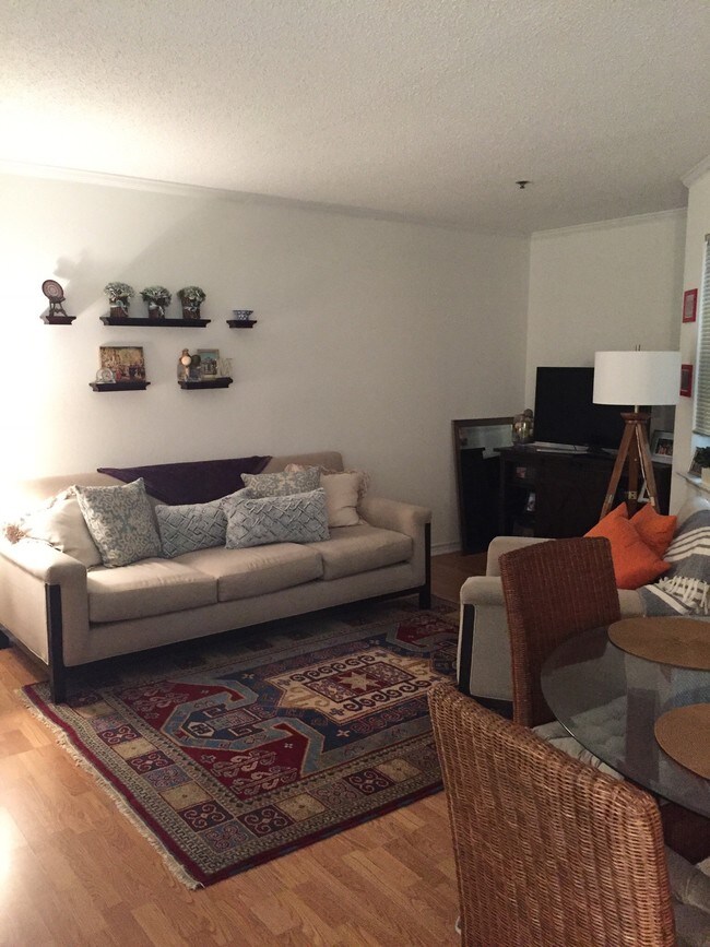 Living Room - 1504 Lincoln Way