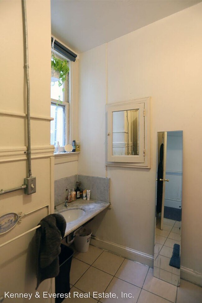 Building Photo - 6 br, 2.5 bath House - 2399 A Folsom street