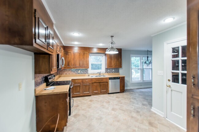 Building Photo - 105 Winsford Dr