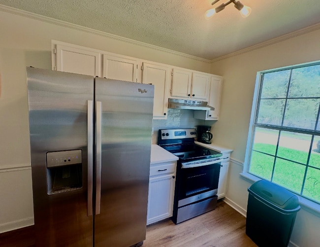 Foto del edificio - 587 Bryceland Blvd