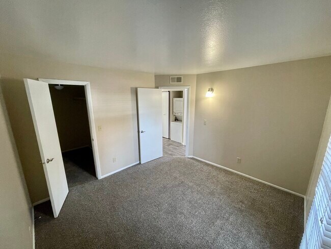 Spruce Master Bedroom View/Closet - Thornhill Apartments