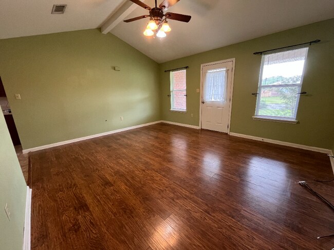 Foto del edificio - 1705 Briarwood St