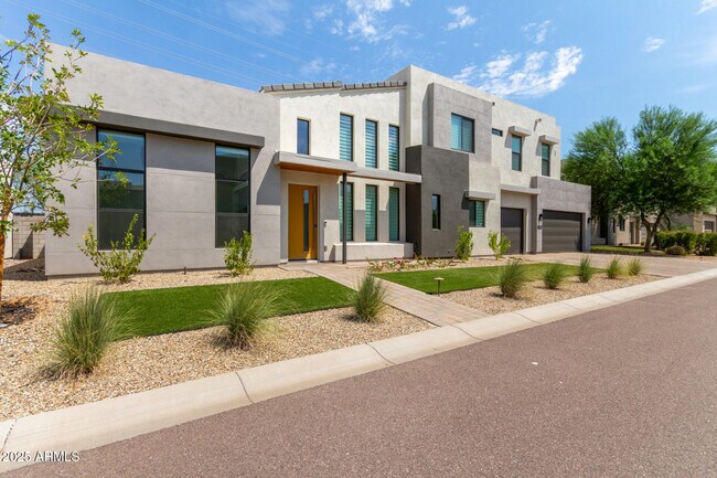 Building Photo - 10928 E North Ln