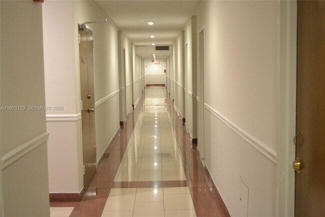 Foto del edificio - 2899 Collins Ave