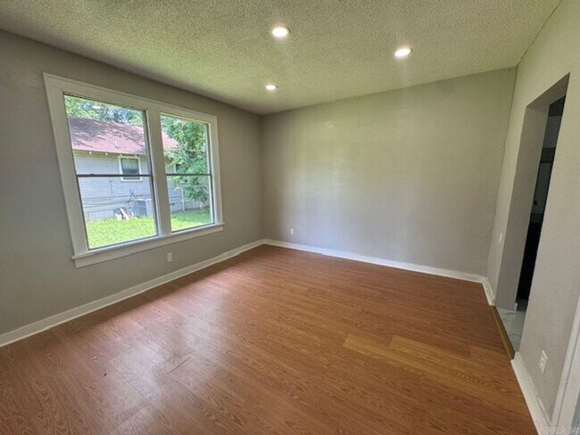 Building Photo - 3321 Anna St