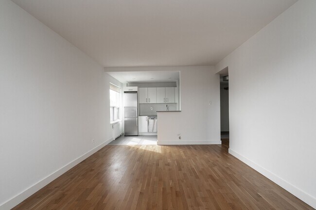 Photo du bâtiment - 111 Lawton Blvd