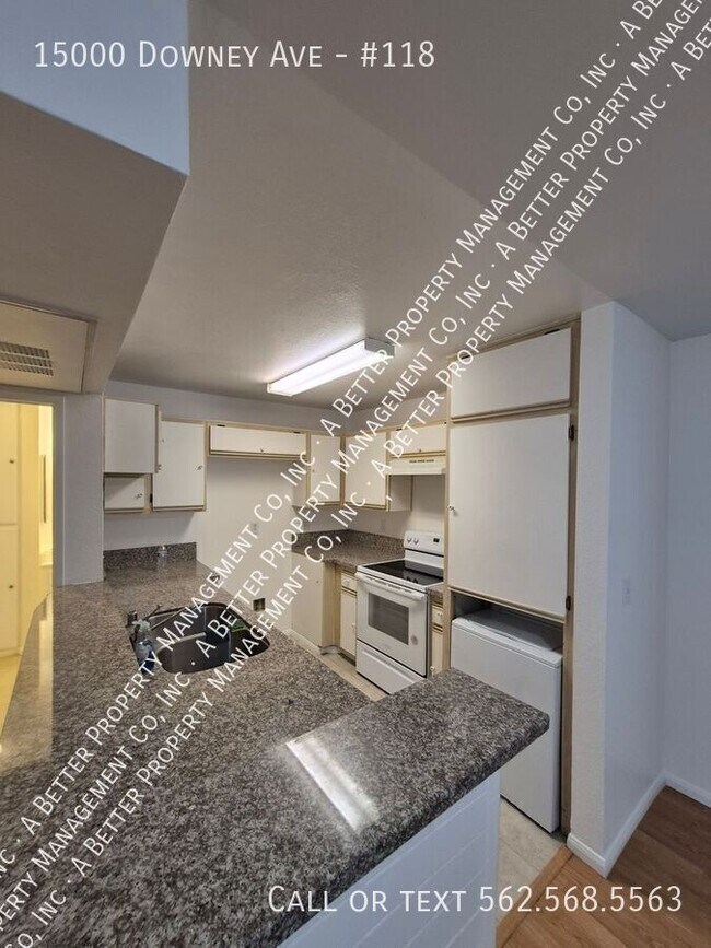 Foto del edificio - 15000 Downey Ave