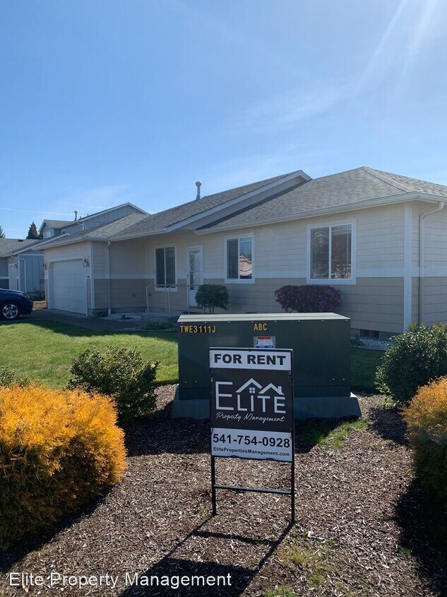 1096 Fuji Ln, Lebanon, OR 97355