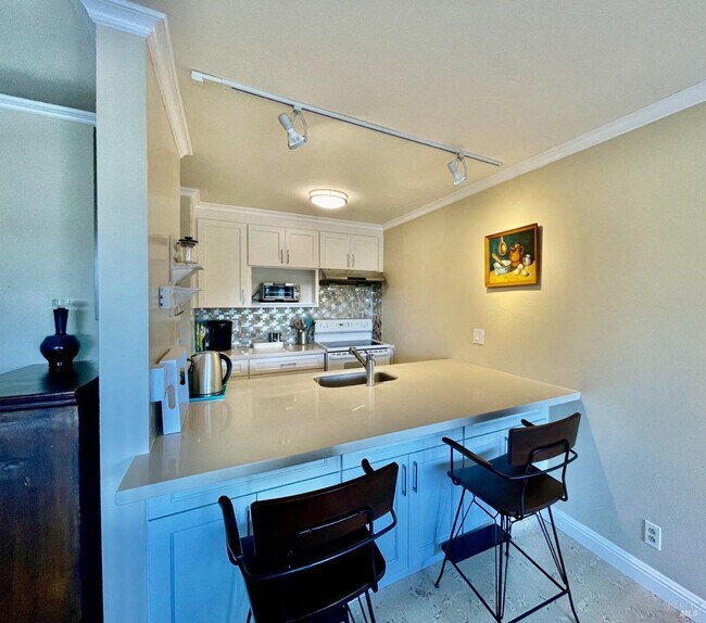 Foto del edificio - 370 Eden Roc Dr