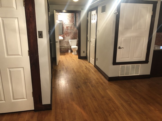 Foto del edificio - 115 E Tyler St