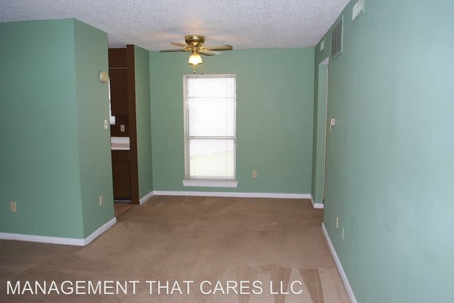 Building Photo - 6720 Majestic Oak Pl