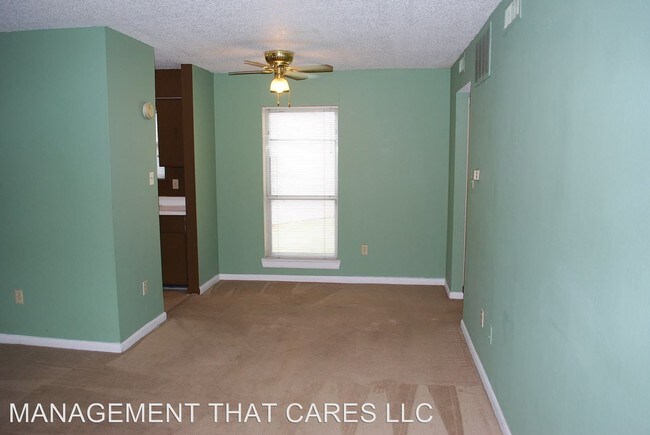 Foto del edificio - 6720 Majestic Oak Pl