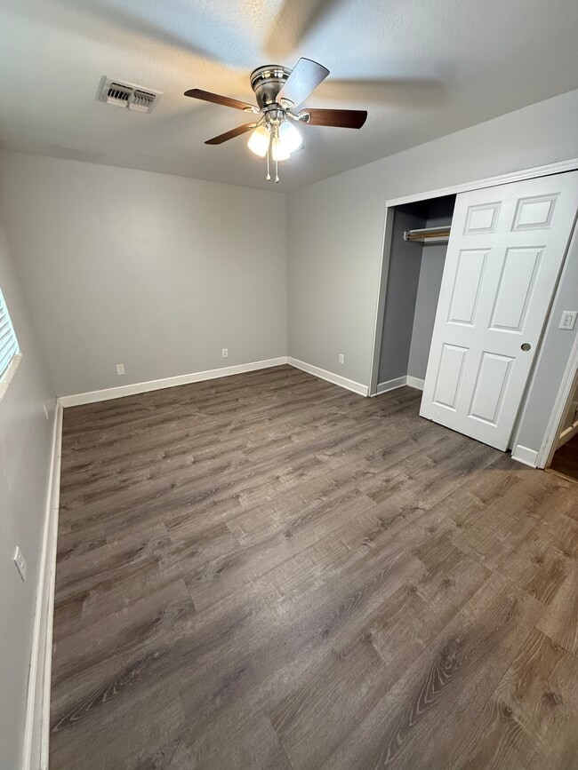 Building Photo - 2517 W Fremont Dr