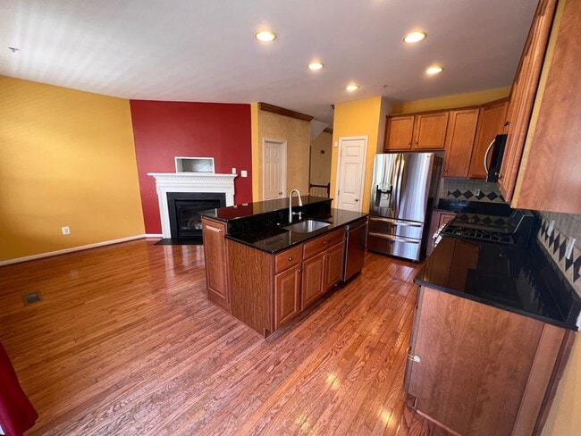 Building Photo - 700 Crooked Creek Dr