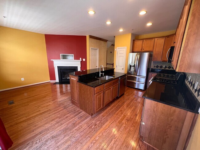 Foto del edificio - 700 Crooked Creek Dr