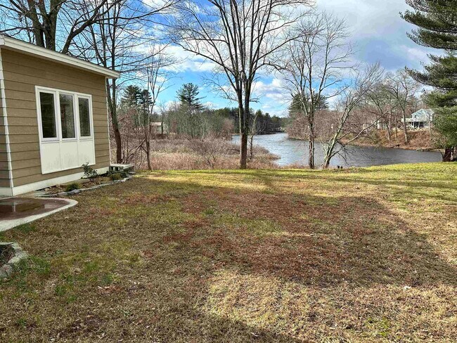 Building Photo - 6 Floral Ave Ext