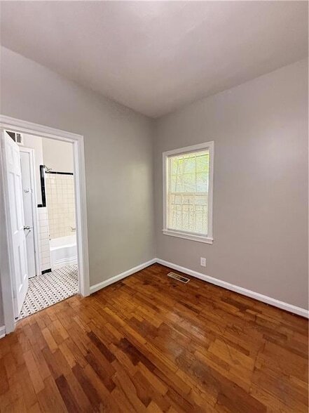 Foto del edificio - 3548 E Main St