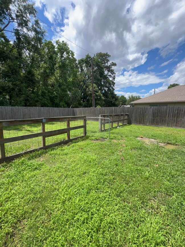 Foto del edificio - 24407 Strong Pine Dr