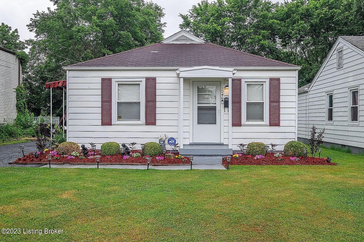 Primary Photo - 1046 Seelbach Ave